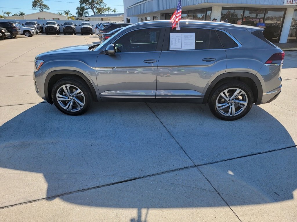 Used 2024 Volkswagen Atlas Cross Sport SEL R-Line image 2