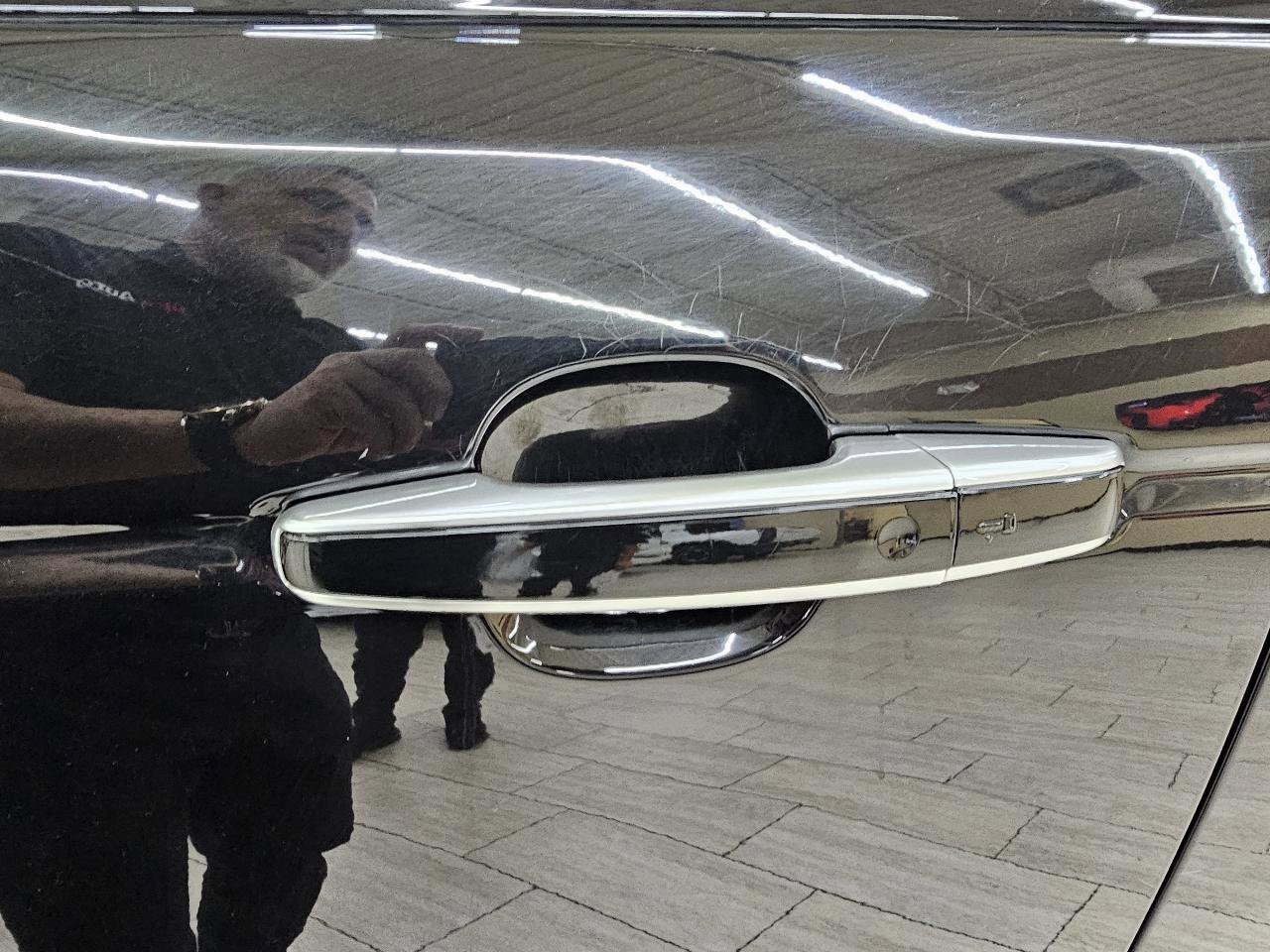 Used 2021 Land Rover Range Rover Long Wheelbase Autobiography image 12