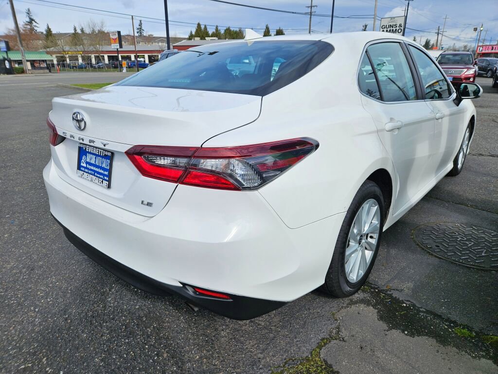 Used 2024 Toyota Camry LE FWD image 5