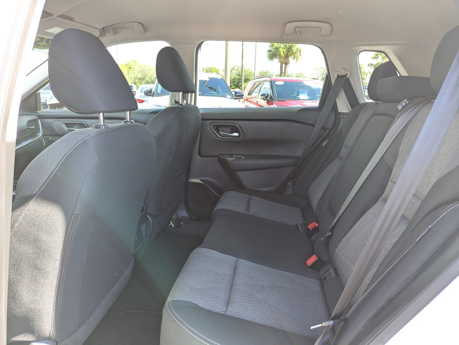 Used 2025 Nissan Rogue SV FWD image 21