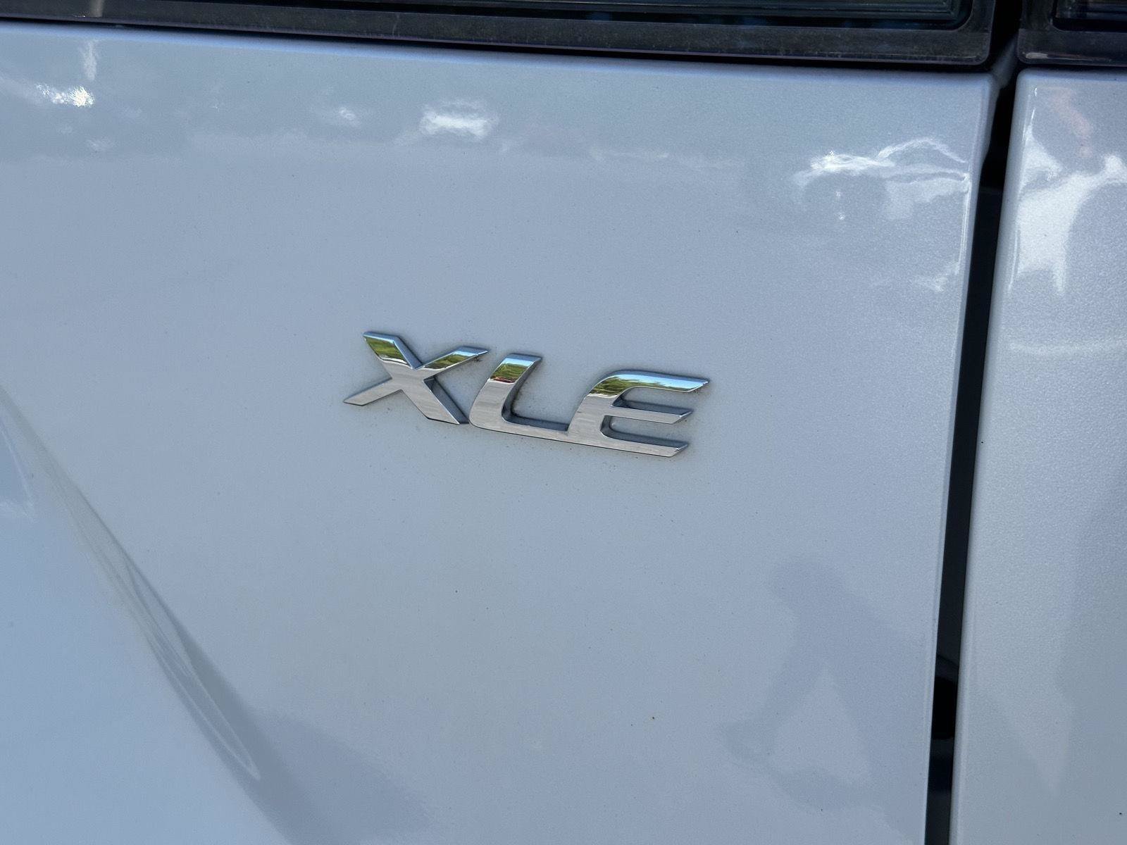 Used 2022 Toyota Corolla Cross XLE FWD image 10