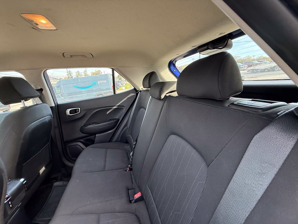 Used 2021 Hyundai Venue SE FWD image 25