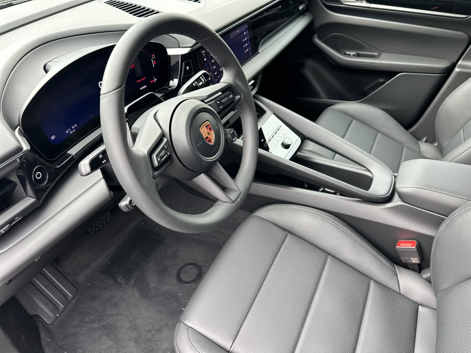 New 2026 Porsche Macan Electric RWD image 4