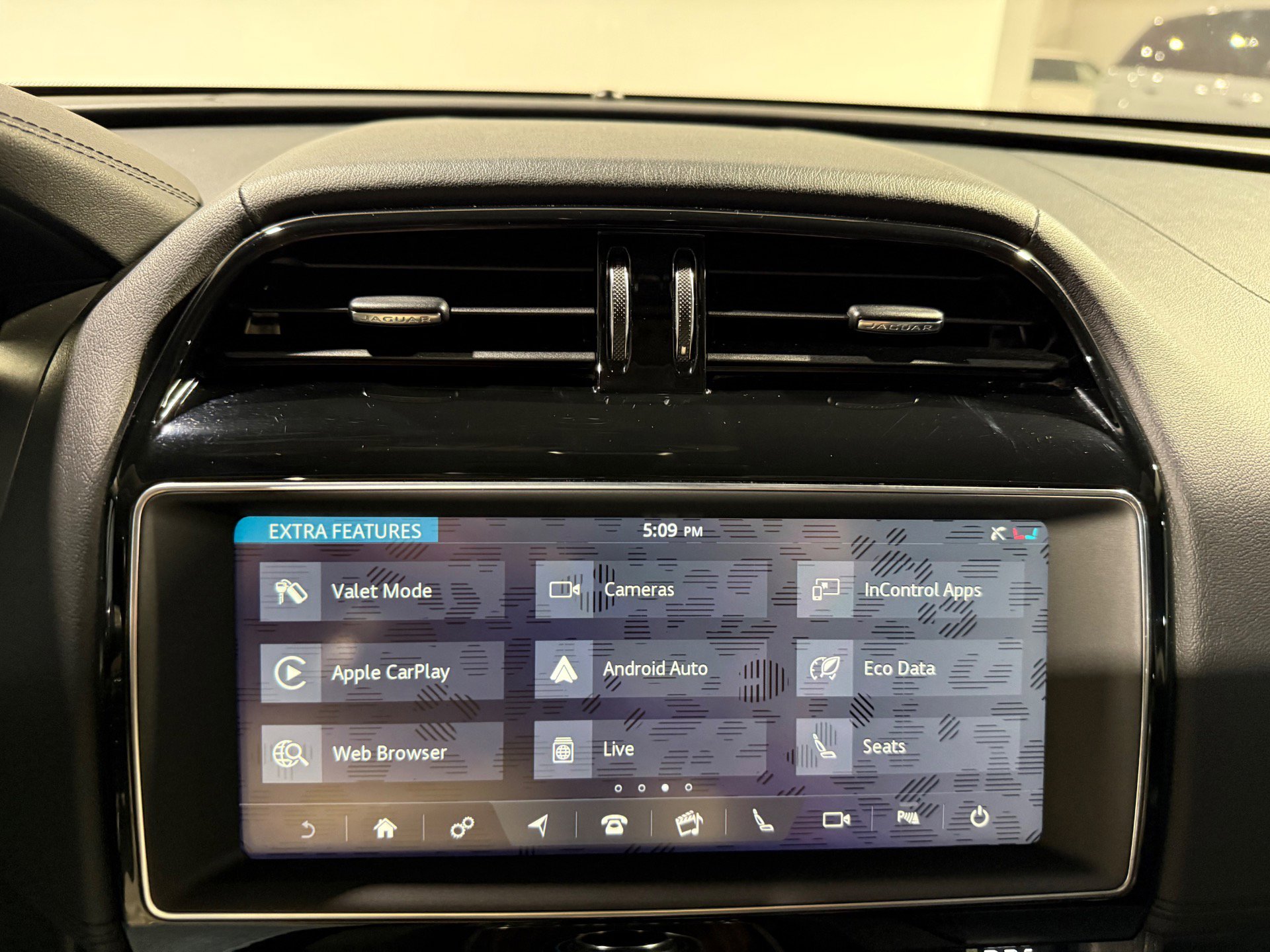 Used 2020 Jaguar F-PACE Prestige AWD/4WD image 29