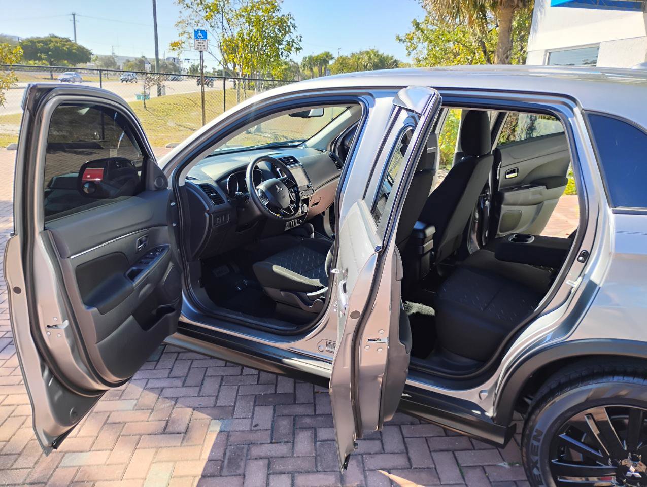 Used 2023 Mitsubishi Outlander Sport LE image 5