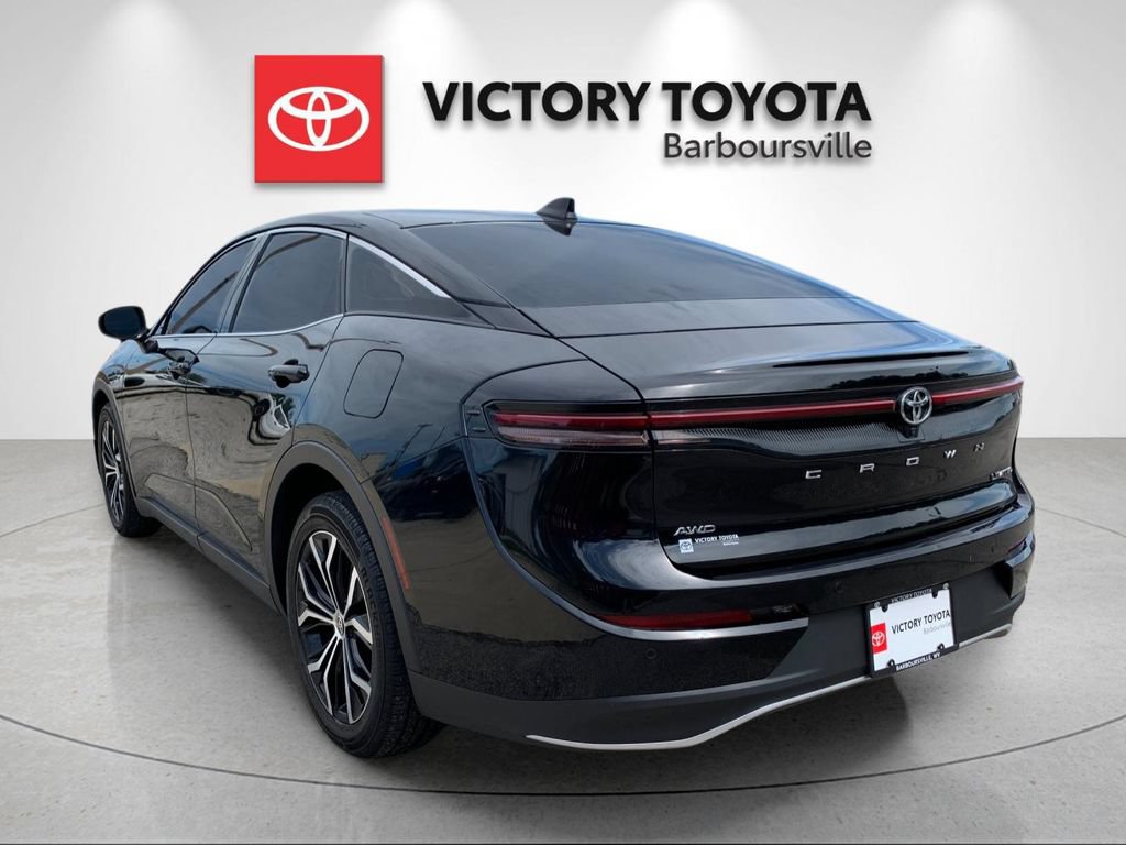 Used 2023 Toyota Crown AWD/4WD image 3