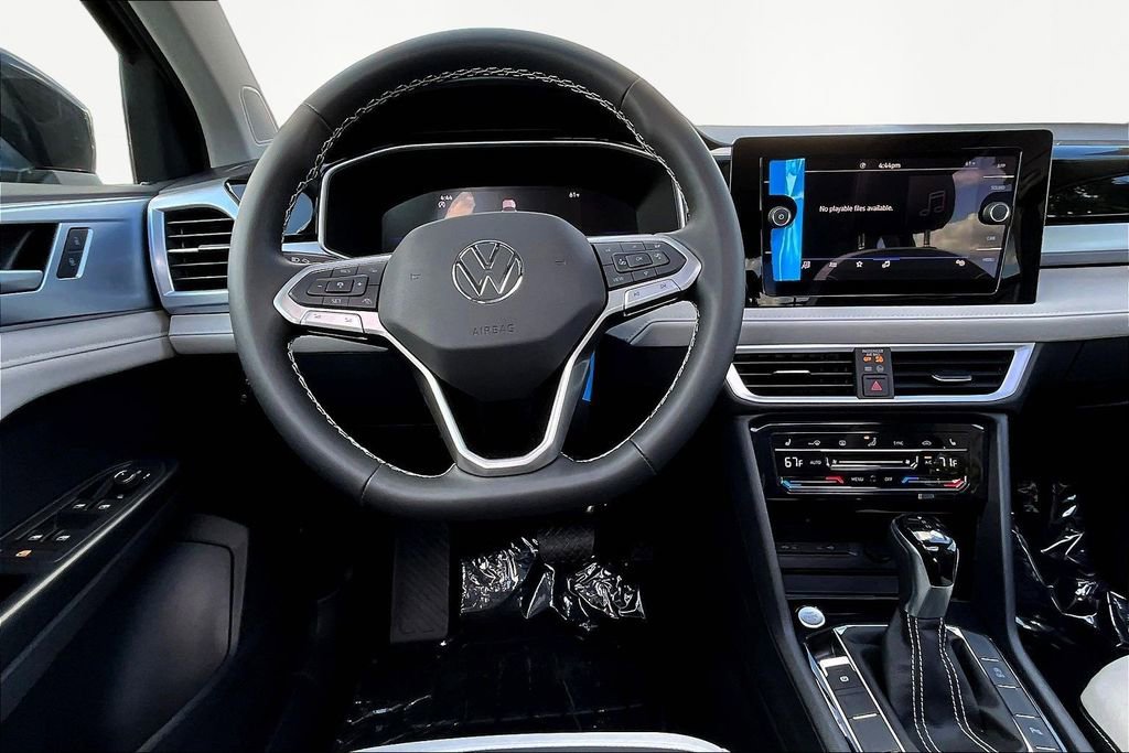 New 2026 Volkswagen Taos SE image 8