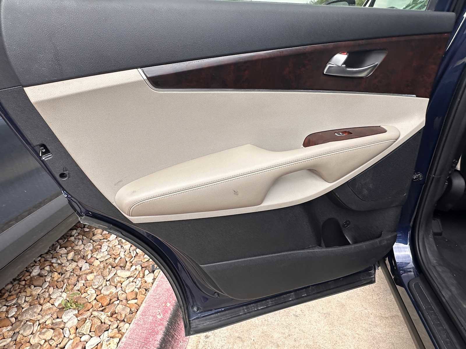 Used 2017 Kia Sorento LX w/ LX Convenience Package image 27