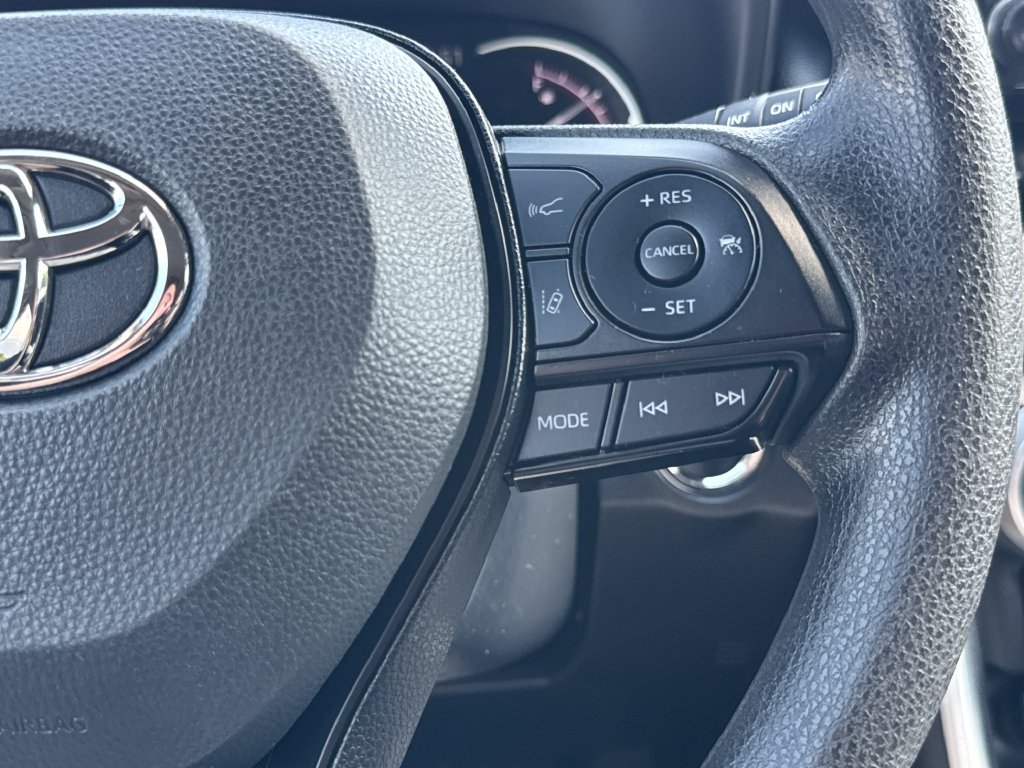 Used 2025 Toyota RAV4 XLE AWD/4WD image 20