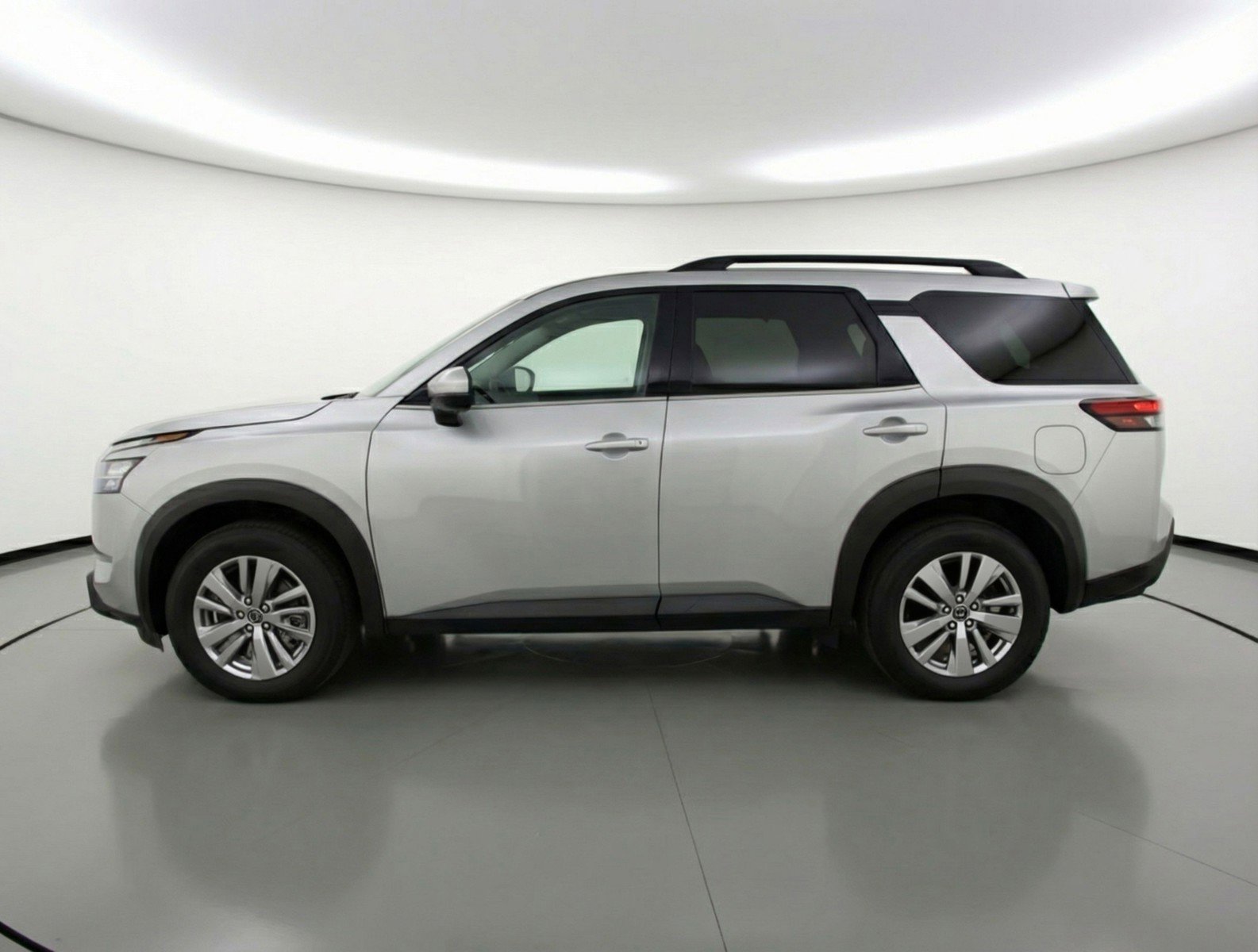 Used 2025 Nissan Pathfinder SV image 5