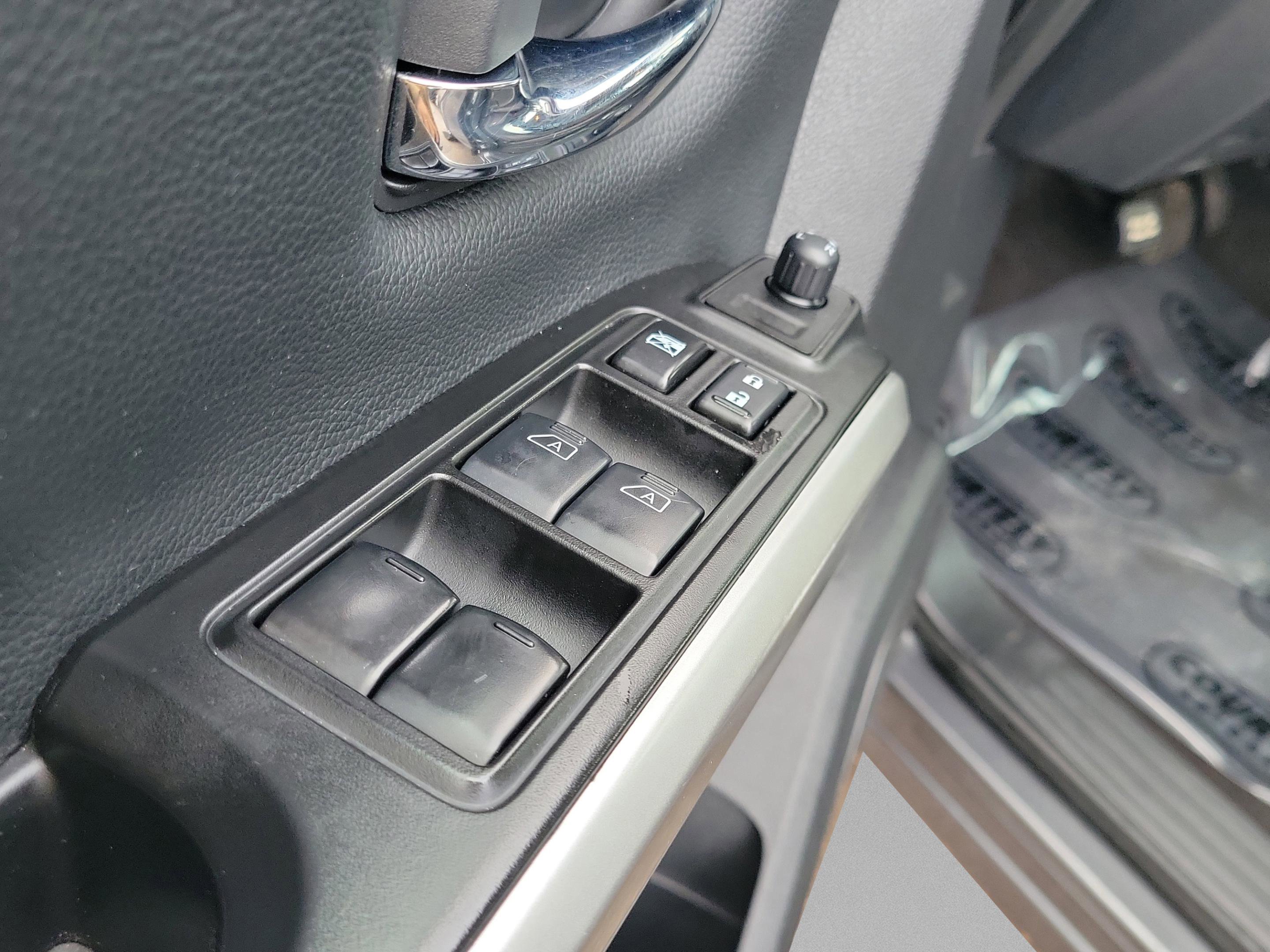 Certified 2023 Nissan Titan SV image 21