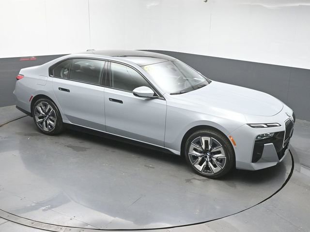 Used 2025 BMW 740i image 42