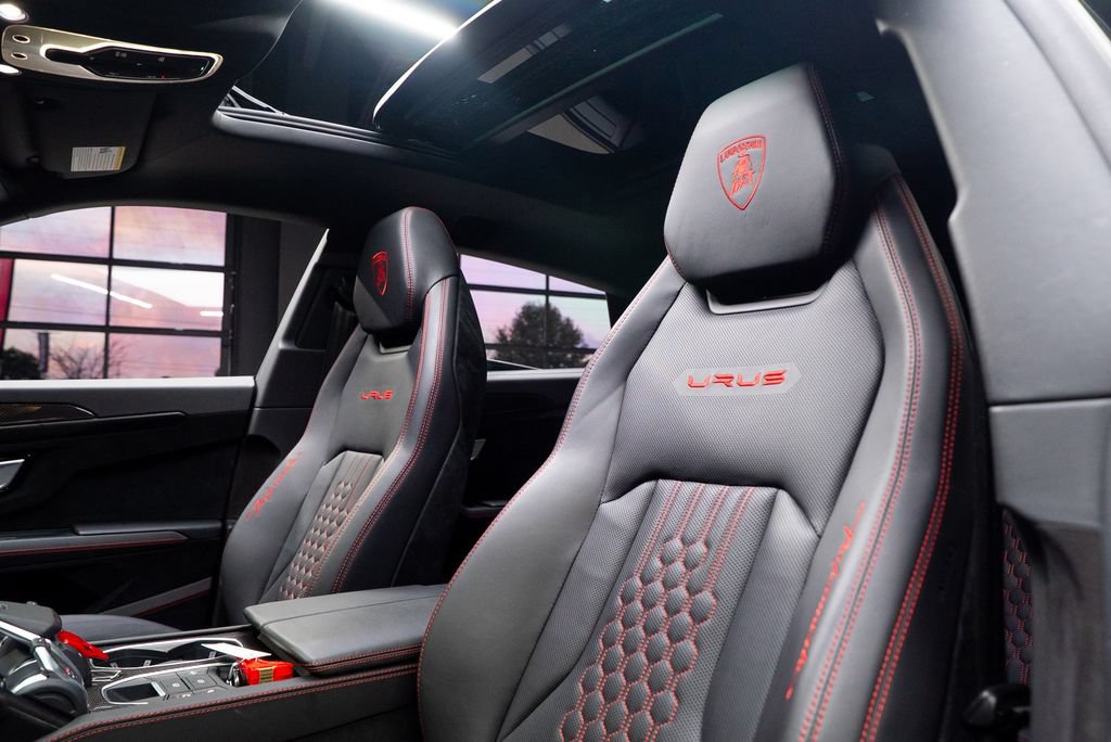 Used 2023 Lamborghini Urus Performante AWD/4WD image 37