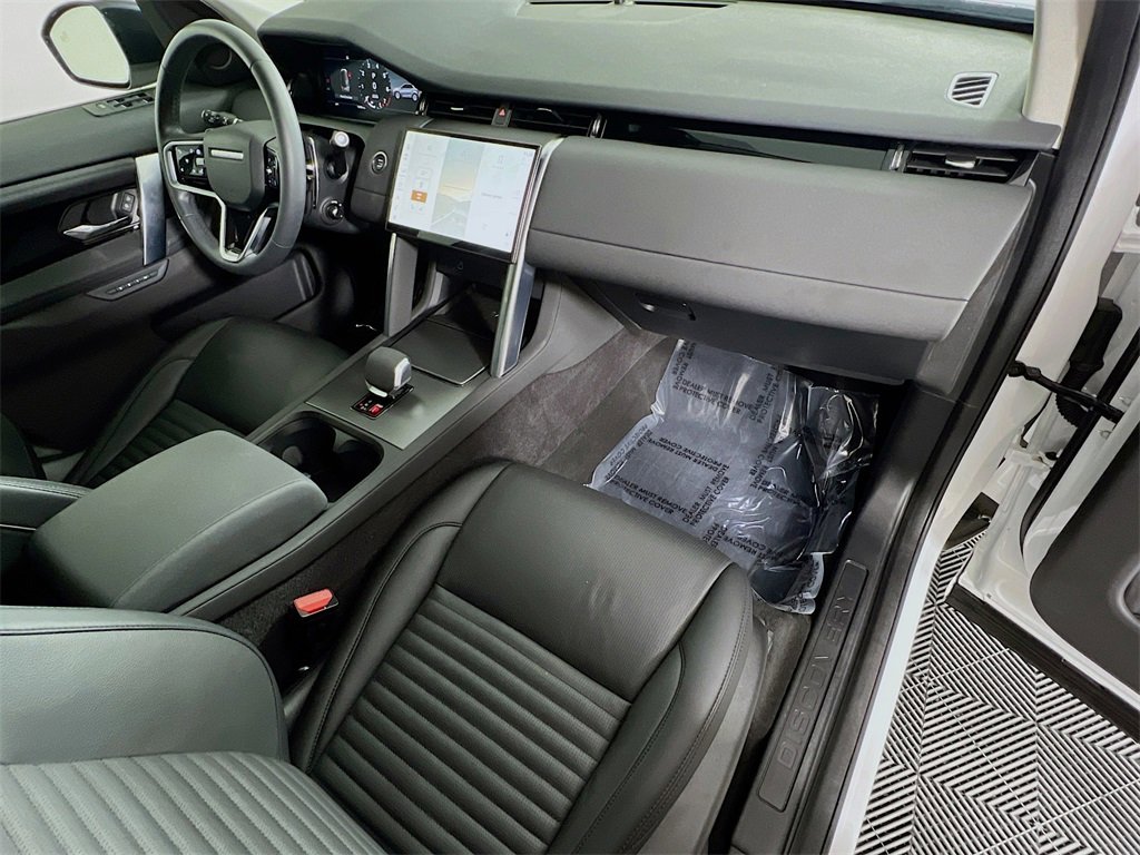 Used 2024 Land Rover Discovery Sport S image 29