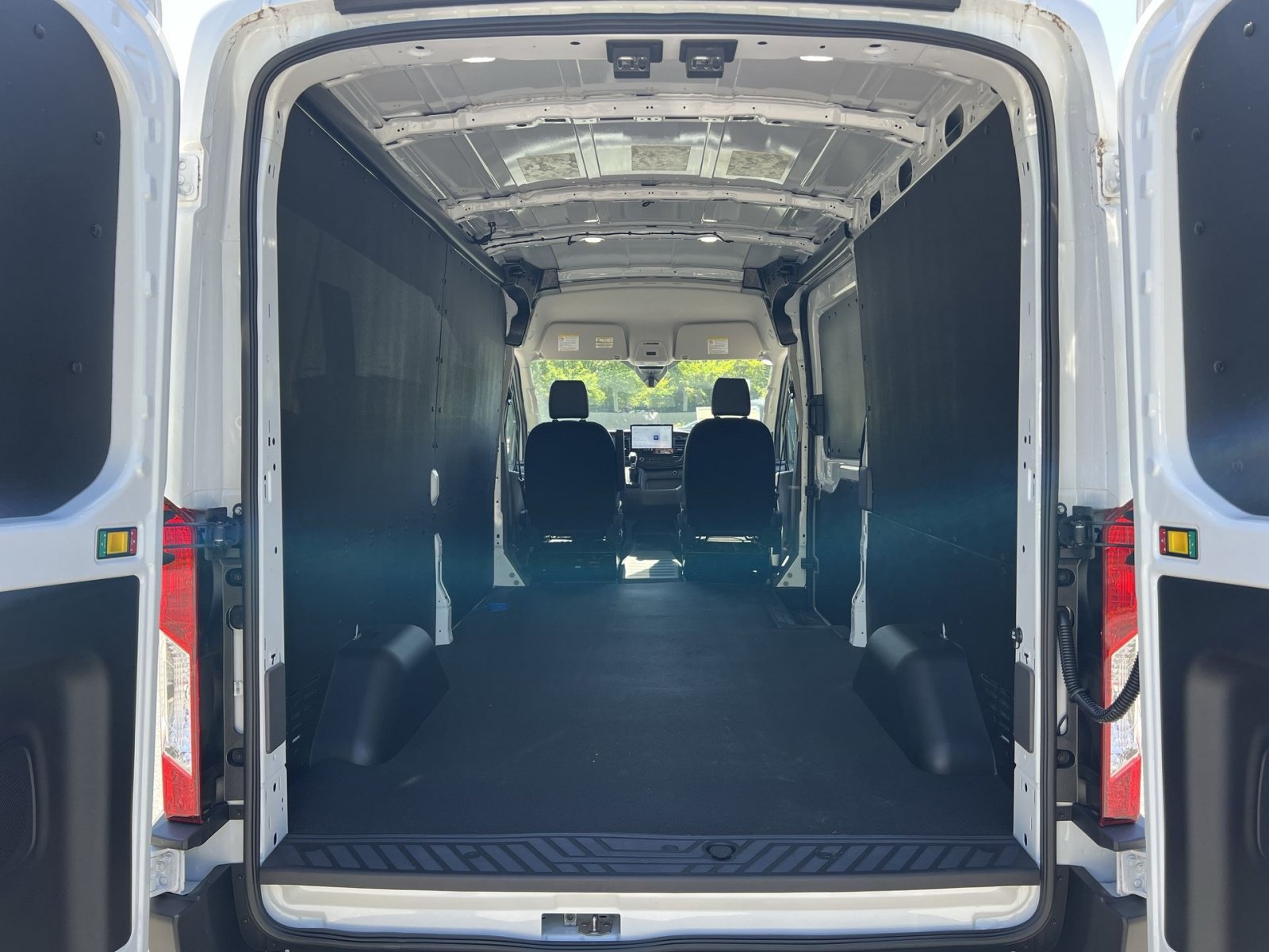 New 2026 Ford Transit 250 148 Medium Roof w/ Load Area Protection Package RWD image 23
