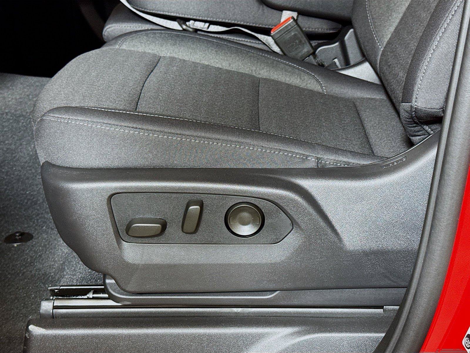 New 2026 Chevrolet Silverado 1500 Custom Trail Boss w/ LPO, Dark Essentials Package AWD/4WD image 17