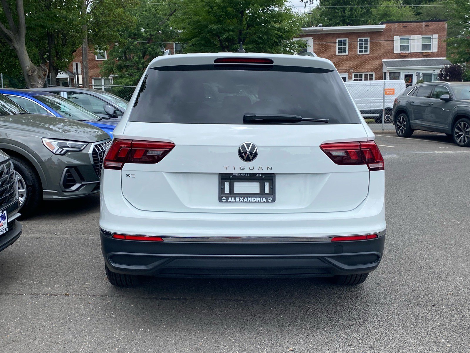 Certified 2024 Volkswagen Tiguan SE w/ Panoramic Sunroof Package FWD image 4