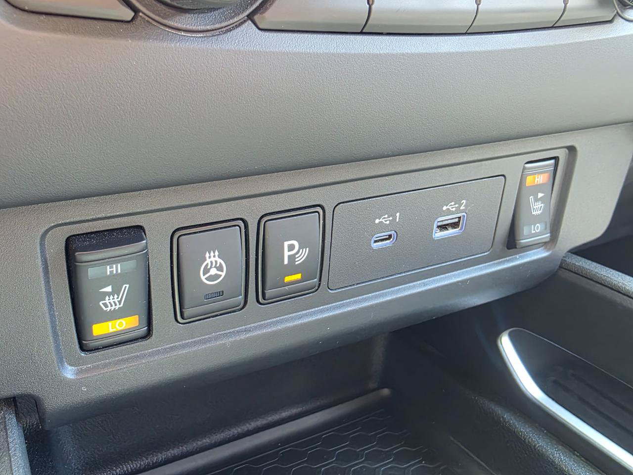 Used 2023 Nissan Frontier SV w/ SV Convenience Package AWD/4WD image 3