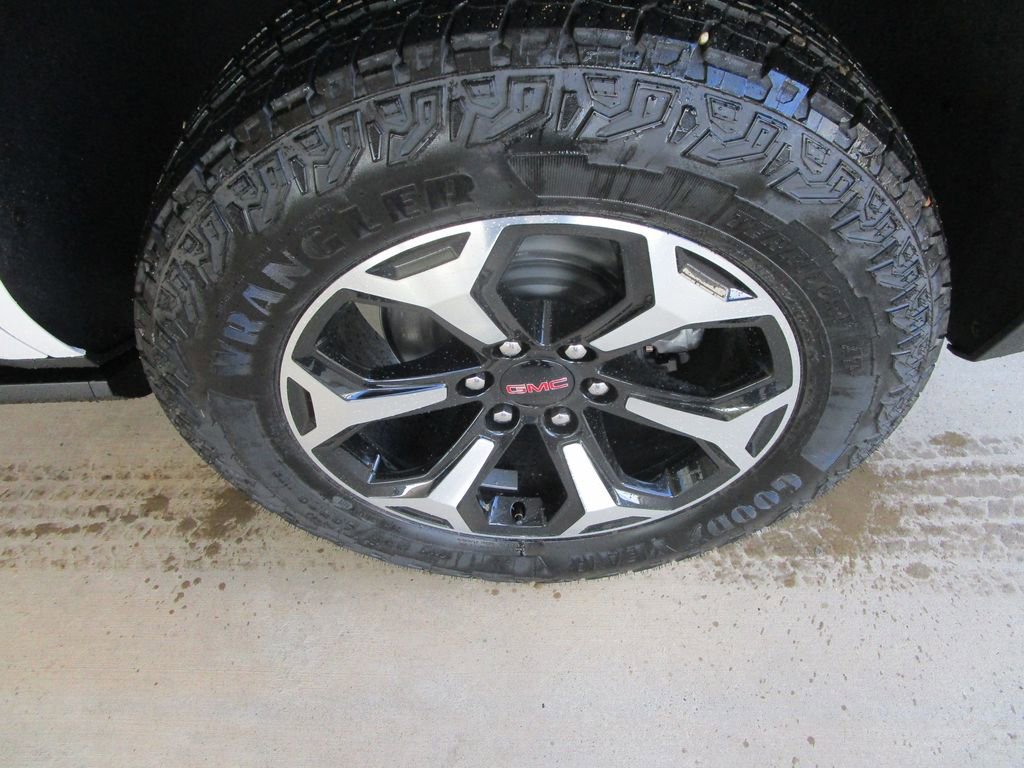 New 2026 GMC Yukon AT4 w/ AT4 Premium Plus Package image 17