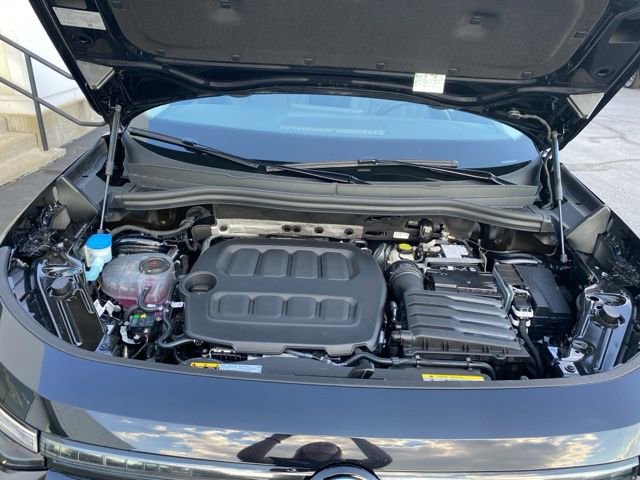 New 2025 Volkswagen Tiguan SE image 70