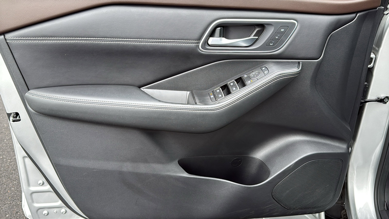 Certified 2022 Nissan Rogue Platinum w/ Head-Up Display Package image 6