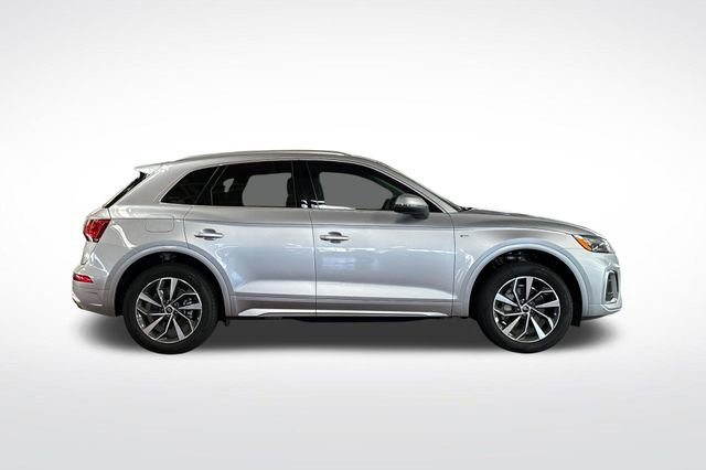 Used 2023 Audi Q5 2.0T Premium w/ Convenience Package image 3