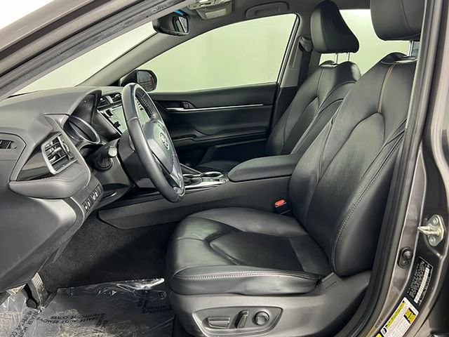 Used 2020 Toyota Camry XLE image 10