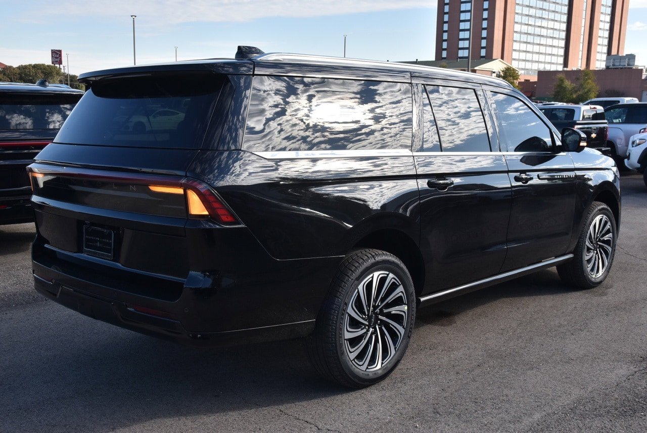 New 2025 Lincoln Navigator L Black Label image 13