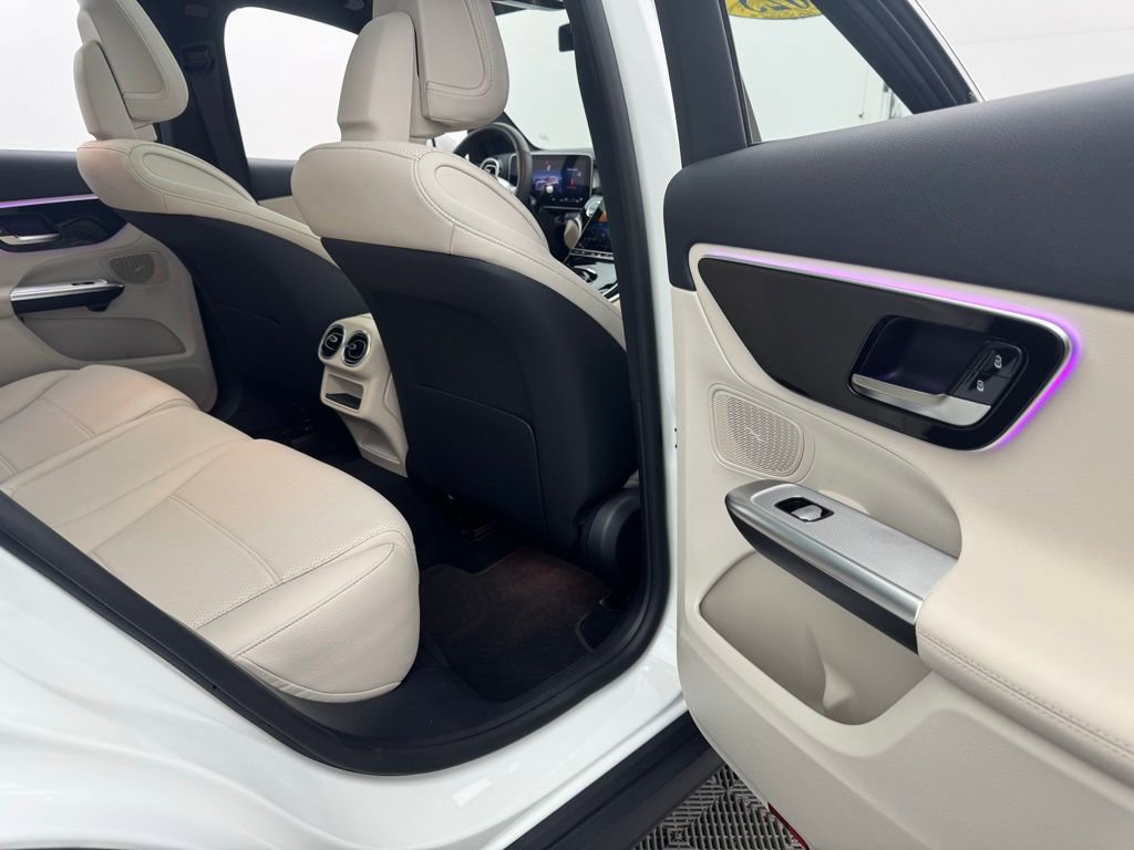 Used 2025 Mercedes-Benz GLC 300 4MATIC image 43