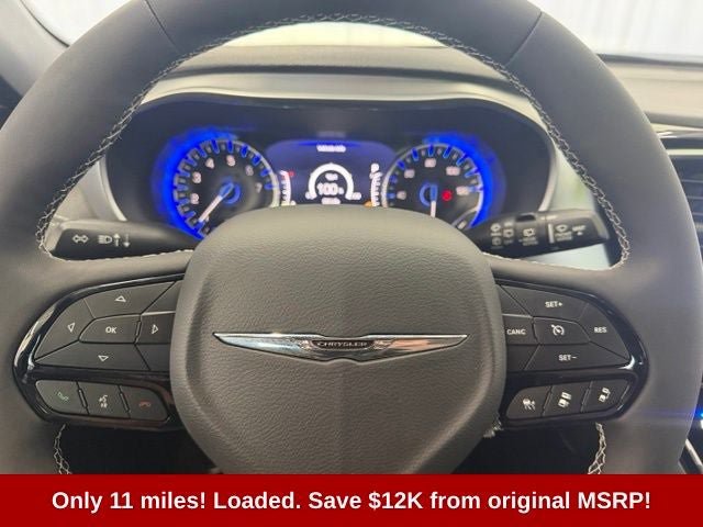 Used 2025 Chrysler Pacifica Limited FWD image 6