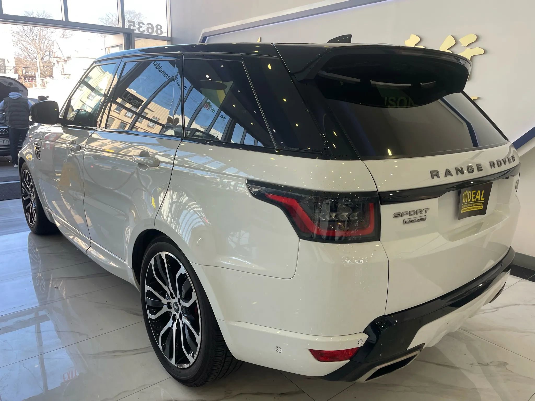 Used 2019 Land Rover Range Rover Sport Supercharged AWD/4WD image 4