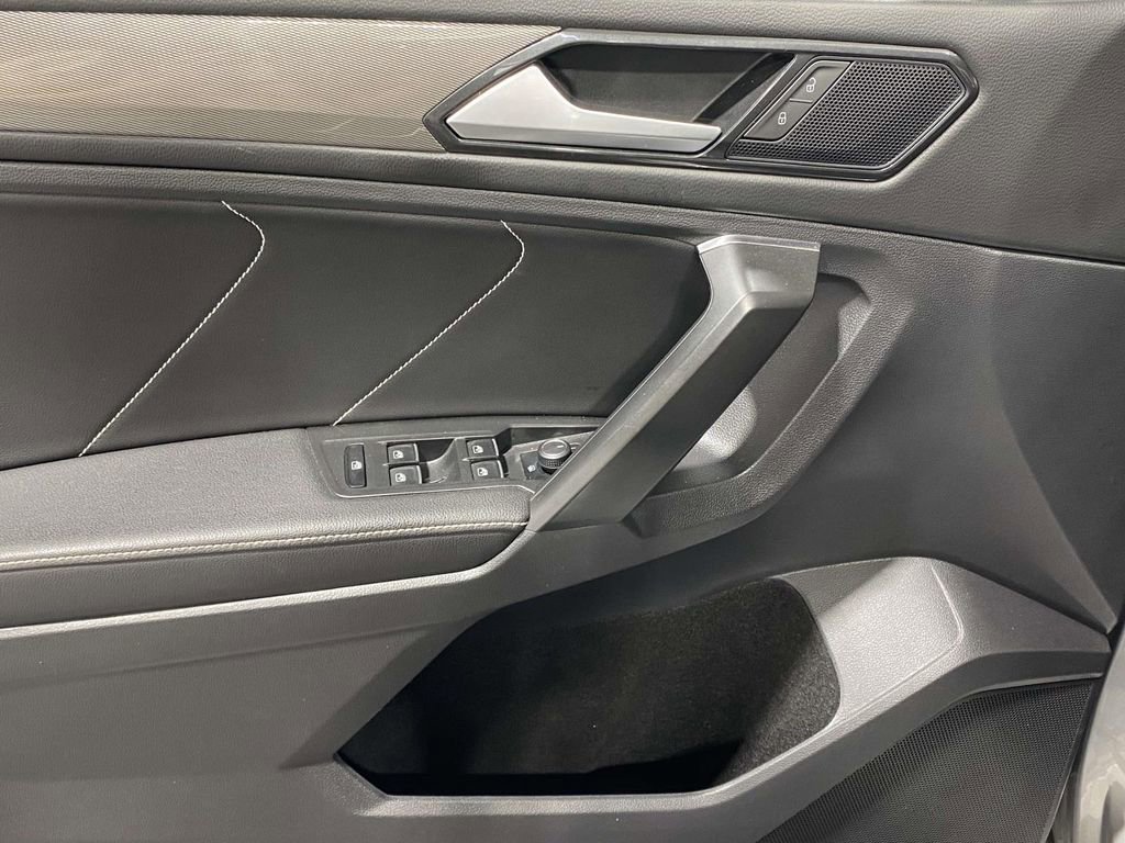 Used 2023 Volkswagen Tiguan SE image 17