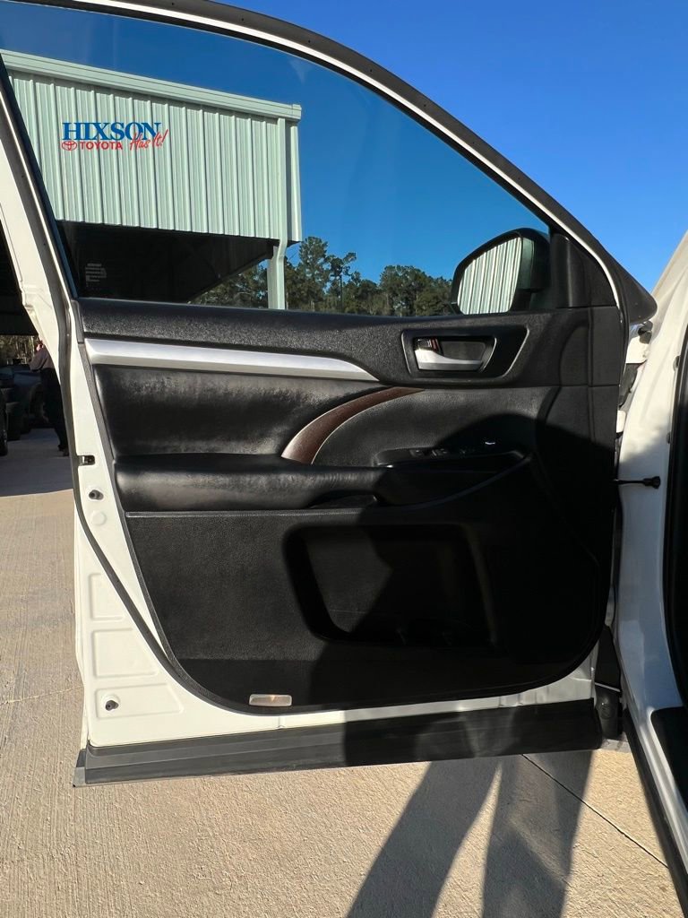 Used 2019 Toyota Highlander XLE image 9