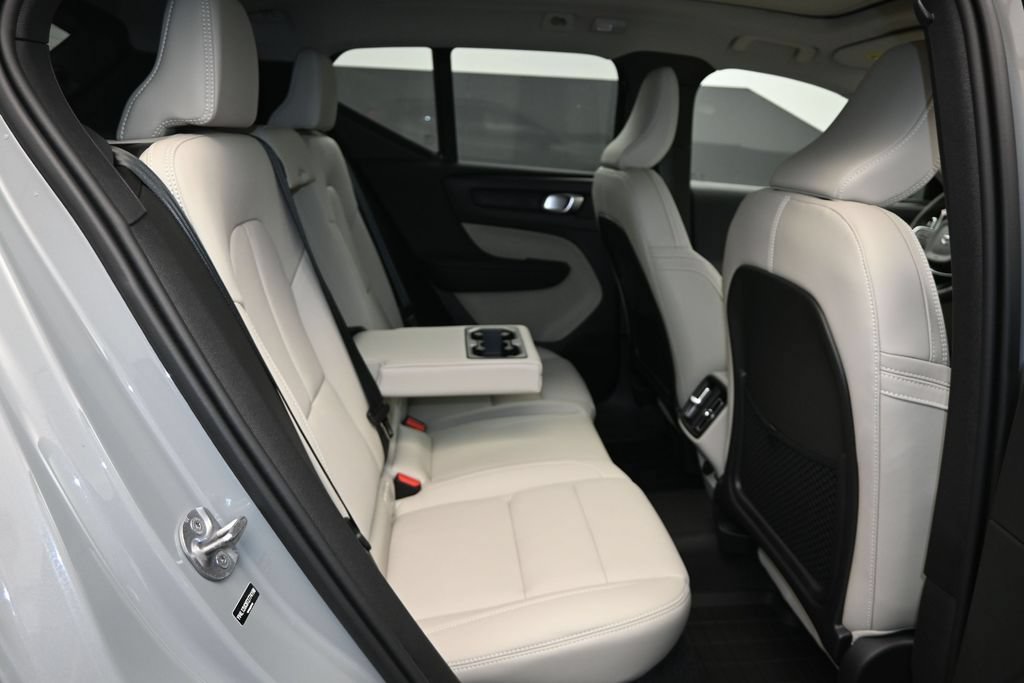New 2026 Volvo XC40 B5 Plus w/ Protection Package Premier AWD/4WD image 18