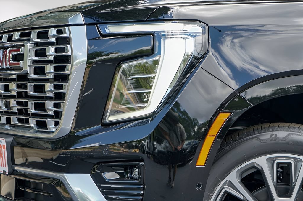 New 2026 GMC Yukon Denali w/ Sun & Power Step Package AWD/4WD image 3