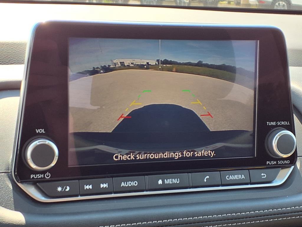 Used 2024 Nissan Rogue SV image 9