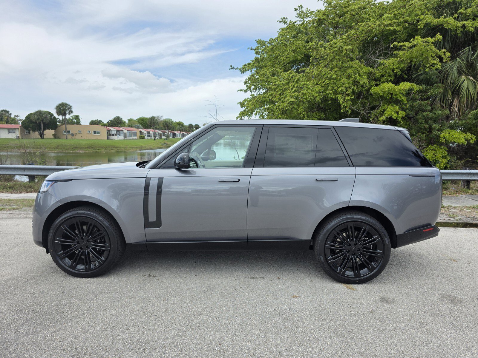 New 2026 Land Rover Range Rover SE image 7
