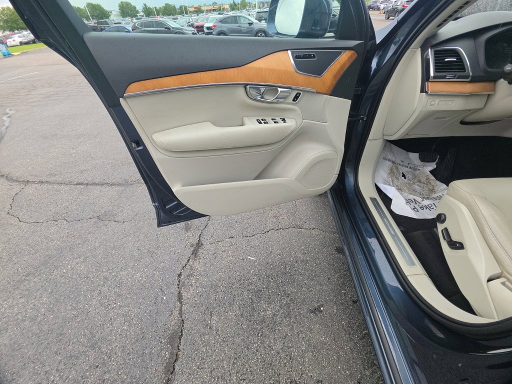 Used 2021 Volvo XC90 T8 Inscription Expression w/ Protection Package Premier AWD/4WD image 13