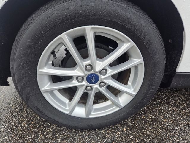 Used 2018 Ford Focus SE w/ Cold Weather Package image 28