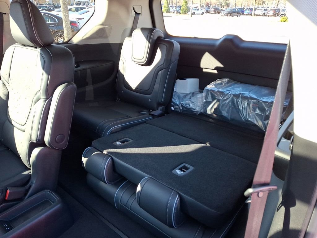 New 2026 INFINITI QX80 Luxe w/ Cargo Package image 7