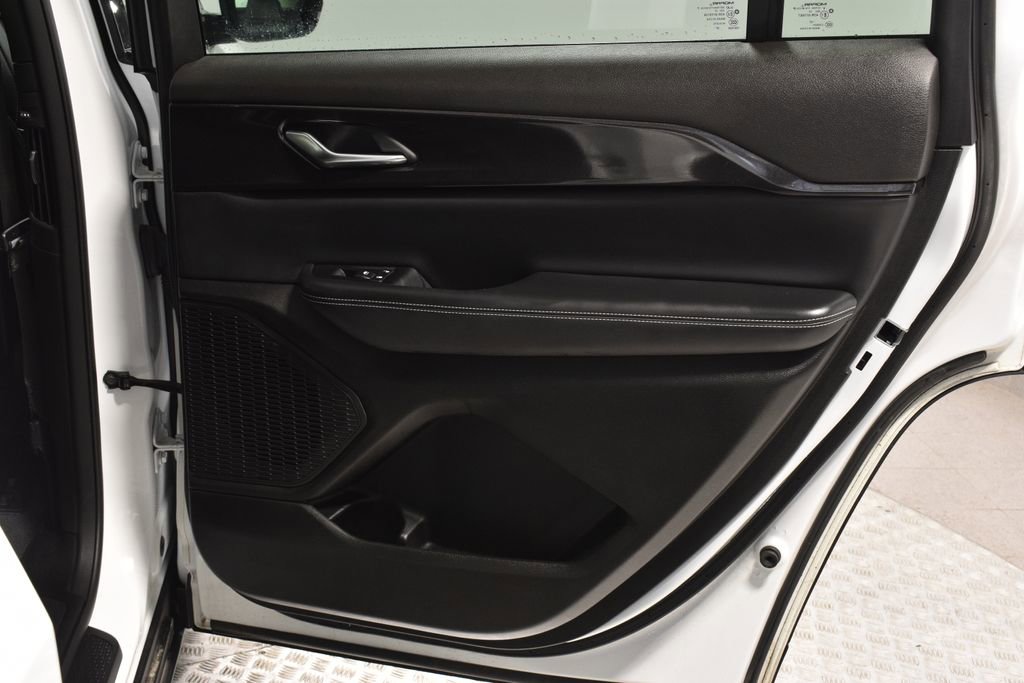 Used 2023 Jeep Grand Cherokee L Laredo image 29