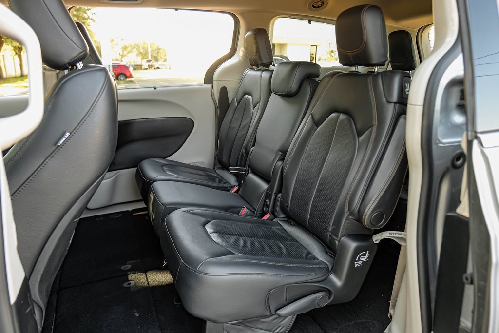 Used 2019 Chrysler Pacifica Touring-L image 50