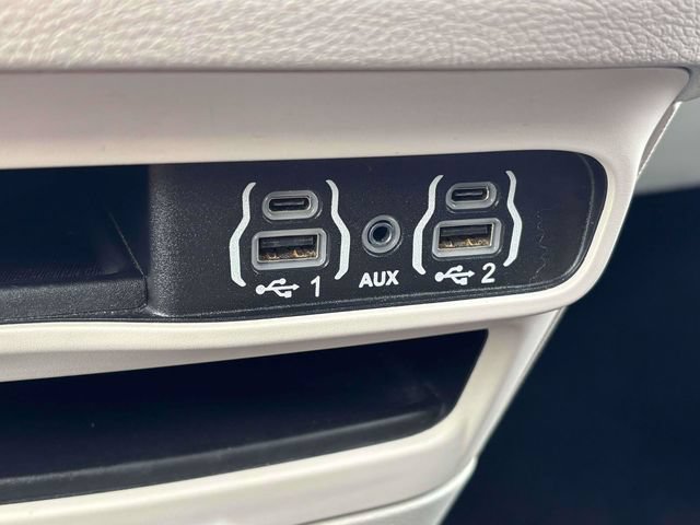Used 2023 Chrysler Voyager LX FWD image 17