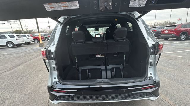 Used 2023 Toyota Sienna XSE image 36