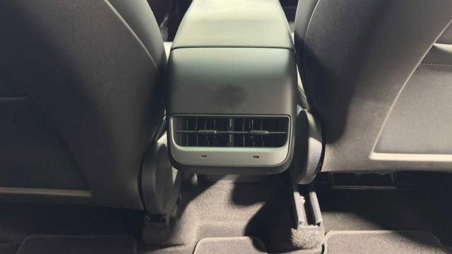 Used 2024 Tesla Model Y Long Range AWD/4WD image 18