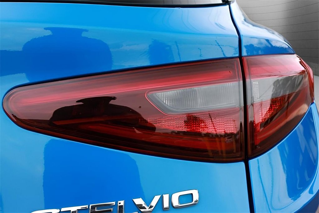 Used 2023 Alfa Romeo Stelvio Veloce image 32