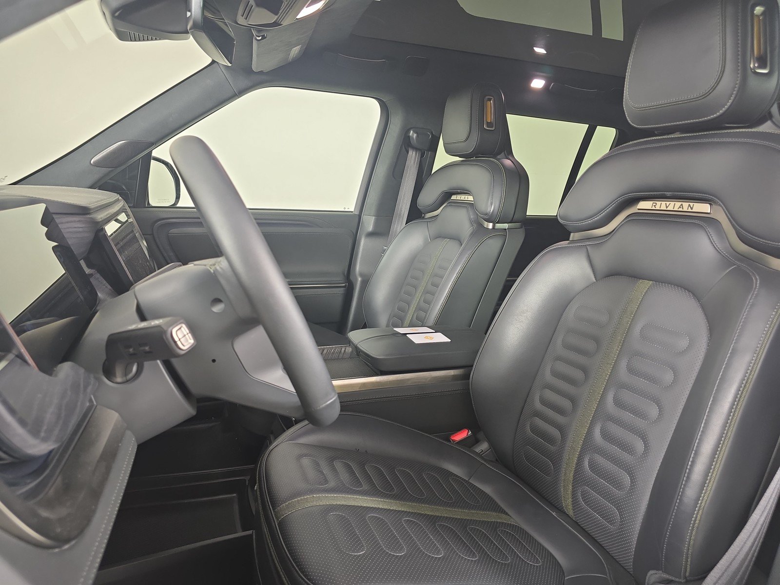 Used 2024 Rivian R1S Adventure AWD/4WD image 20