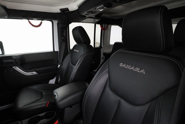 Used 2018 Jeep Wrangler Unlimited Sahara w/ Connectivity Group image 12