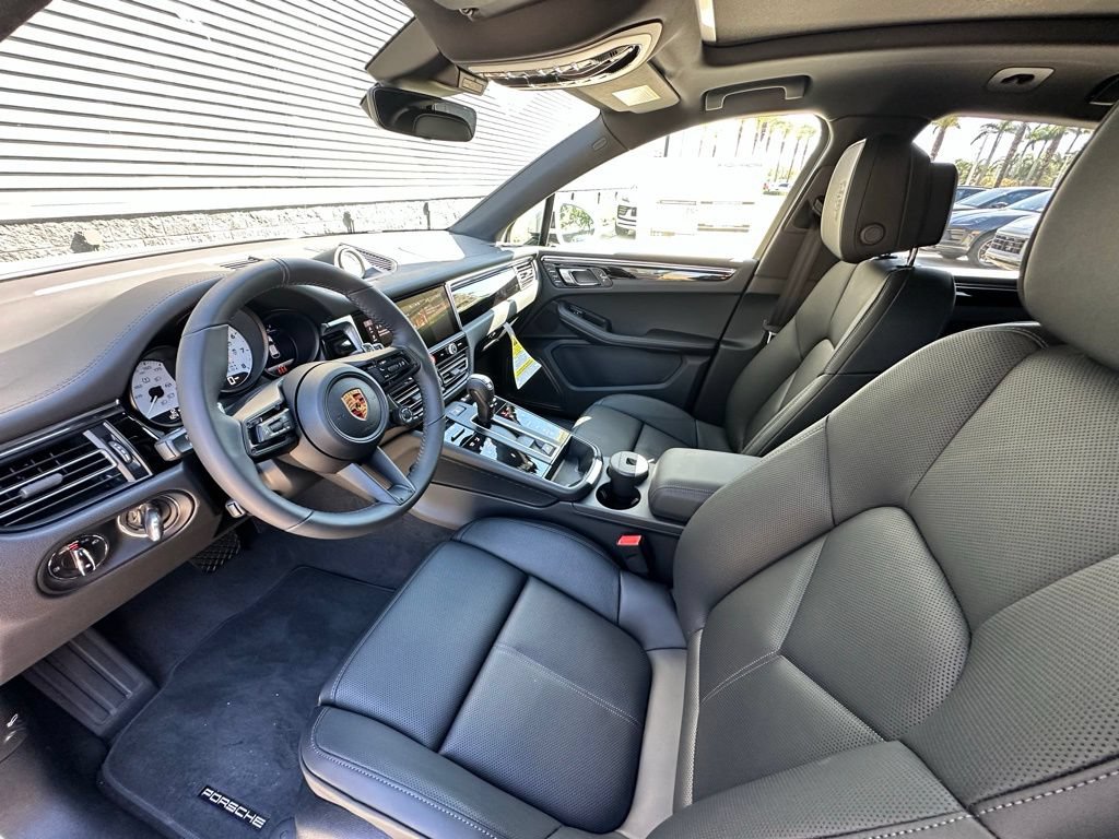 Used 2026 Porsche Macan Turbo AWD/4WD image 4