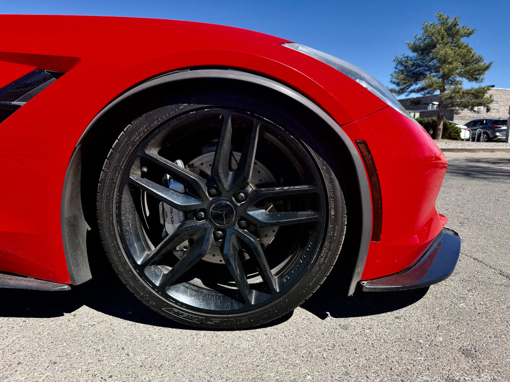 Used 2019 Chevrolet Corvette Stingray Coupe w/ Carbon Flash Badge Package RWD image 4